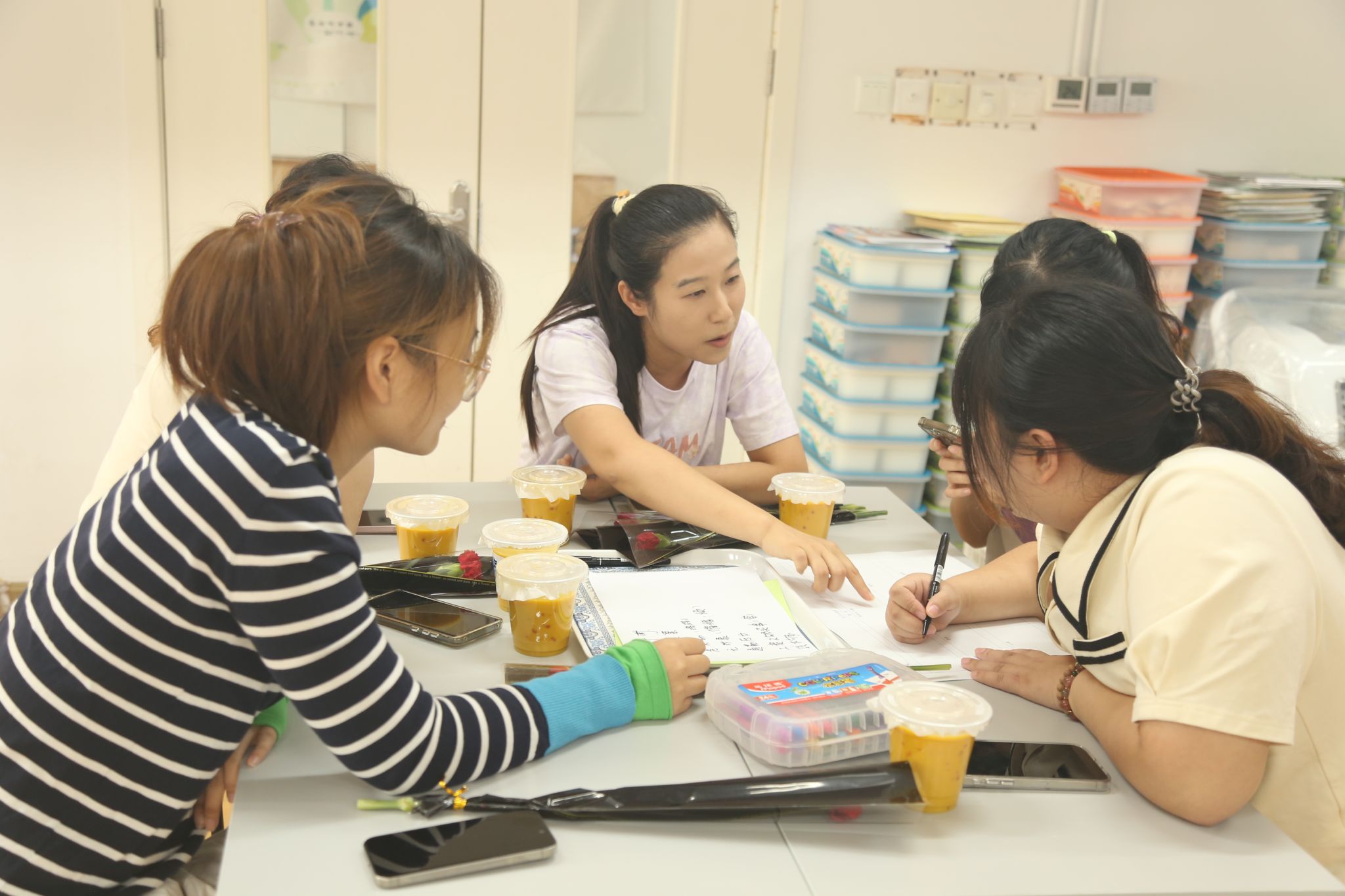 “师” 放压力 遇见幸福—— 第 41 个教师节主题活动温馨举行